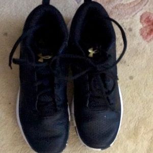 Under armour size 6.5 sneakers great condition